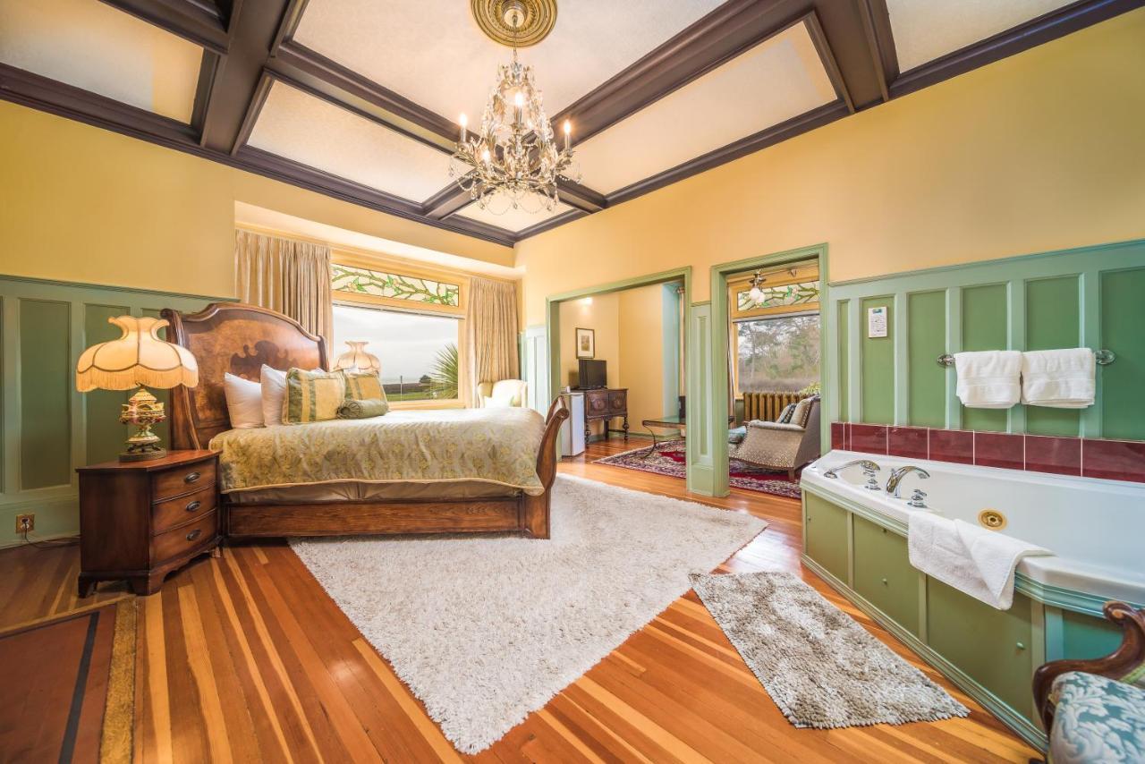 Dashwood Manor Seaside Bed & Breakfast Victoria Exterior foto