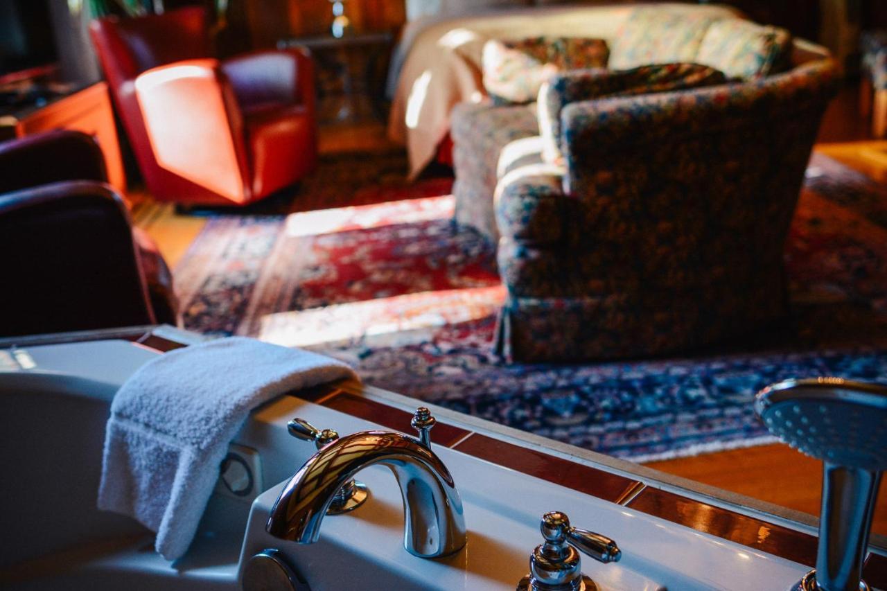 Dashwood Manor Seaside Bed & Breakfast Victoria Exterior foto