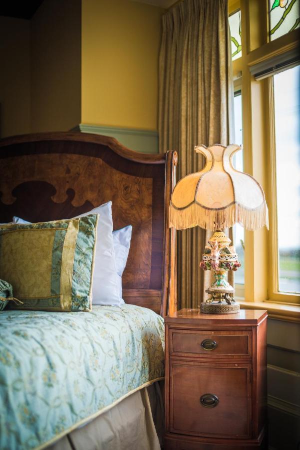 Dashwood Manor Seaside Bed & Breakfast Victoria Exterior foto