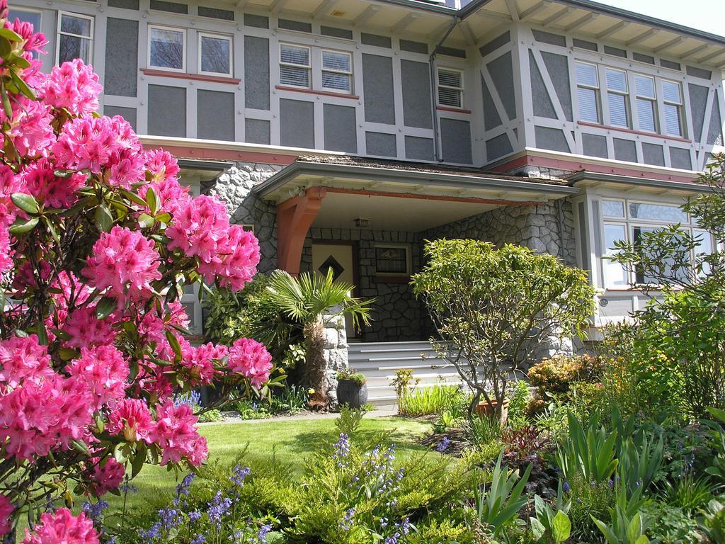 Dashwood Manor Seaside Bed & Breakfast Victoria Exterior foto