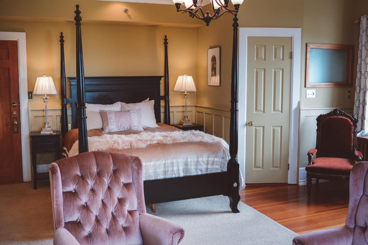 Dashwood Manor Seaside Bed & Breakfast Victoria Exterior foto
