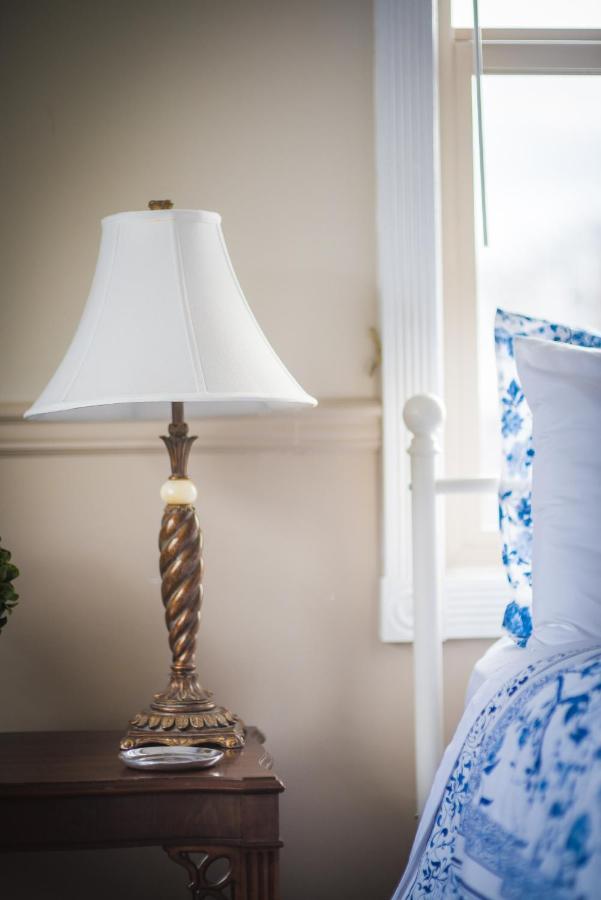 Dashwood Manor Seaside Bed & Breakfast Victoria Exterior foto